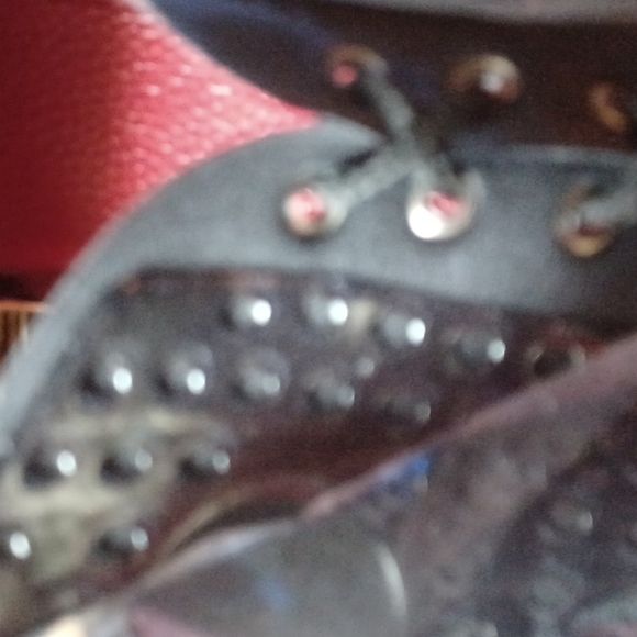 This is the FREEBRA brand of designer strapless push up bras - Picture 3 of 5